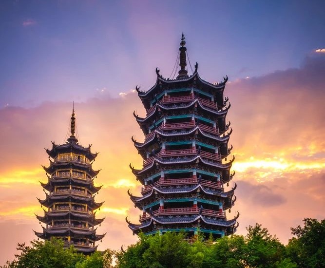 Pagodes du Soleil et de la Lune à Guilin